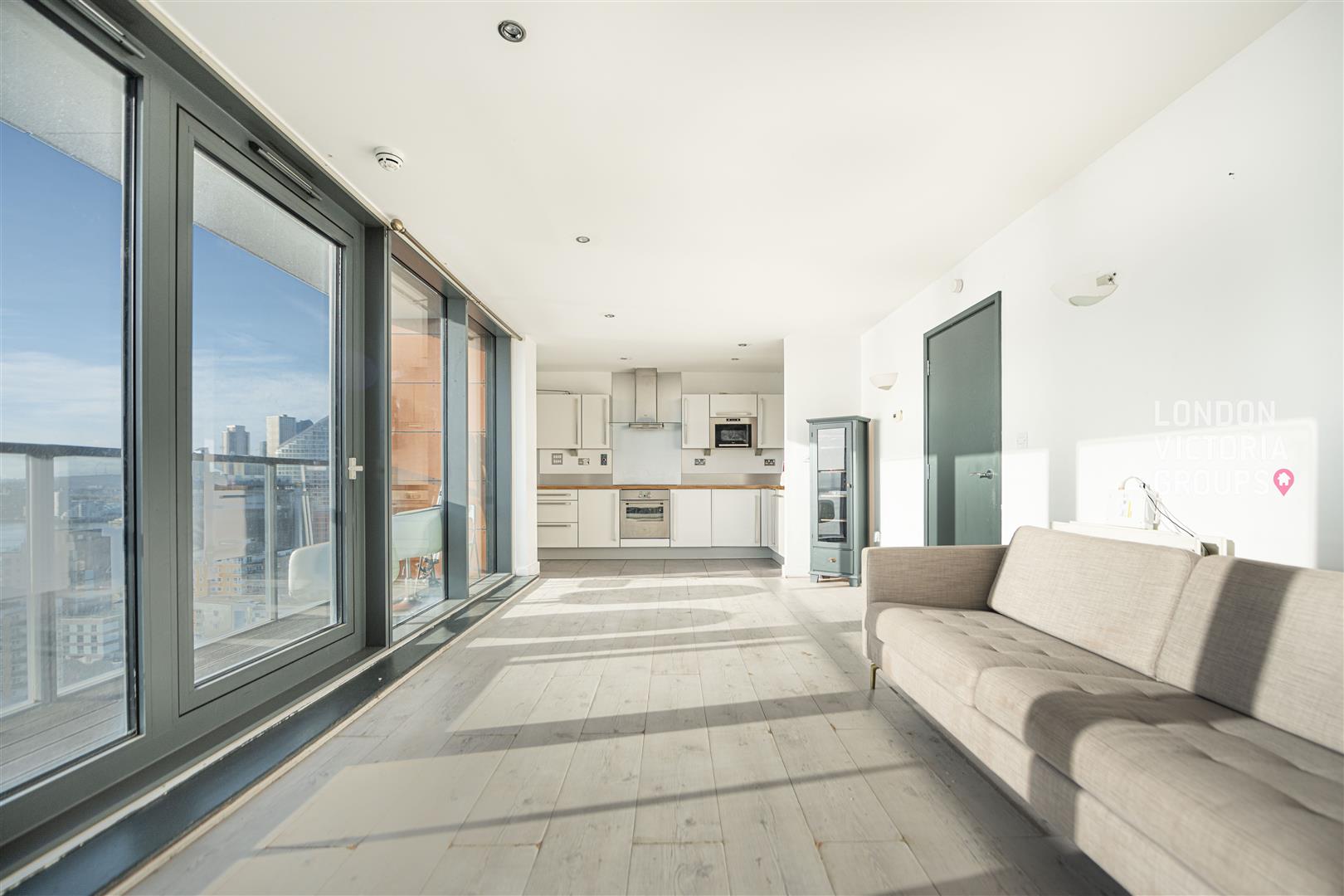 2 bed property in Neutron Tower, 6 Blackwall Way, London